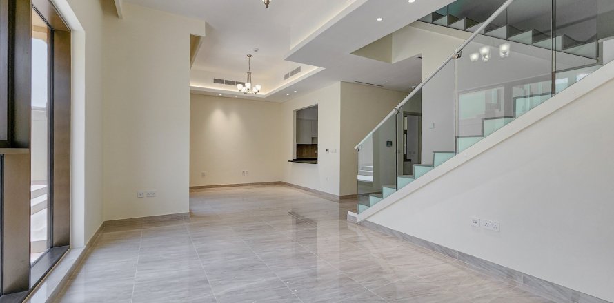 Townhouse in Dubai Sports City, Dubai 4 bedrooms, 378 sq.m. № 7141