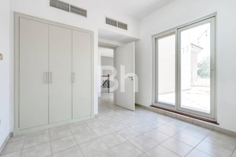 Villa in Dubai Sports City, Dubai 6 bedrooms, 298 sq.m. № 57172 - photo 10
