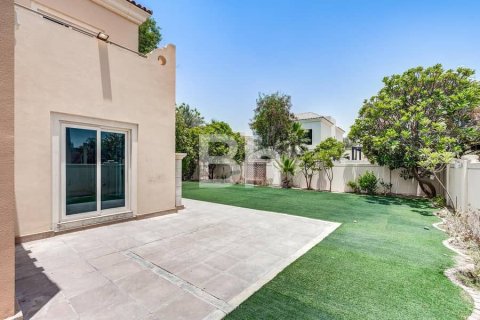 Villa in Dubai Sports City, Dubai 6 bedrooms, 298 sq.m. № 57172 - photo 20