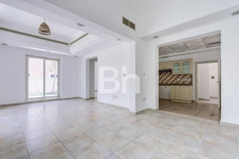 Villa in Dubai Sports City, Dubai 6 bedrooms, 298 sq.m. № 57172 - photo 8