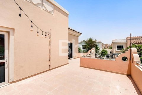 Villa in Dubai Sports City, Dubai 6 bedrooms, 298 sq.m. № 57172 - photo 2