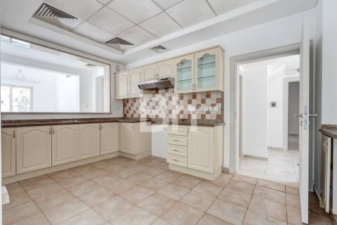 Villa in Dubai Sports City, Dubai 6 bedrooms, 298 sq.m. № 57172 - photo 15