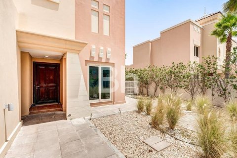 Villa in Dubai Sports City, Dubai 6 bedrooms, 298 sq.m. № 57172 - photo 3