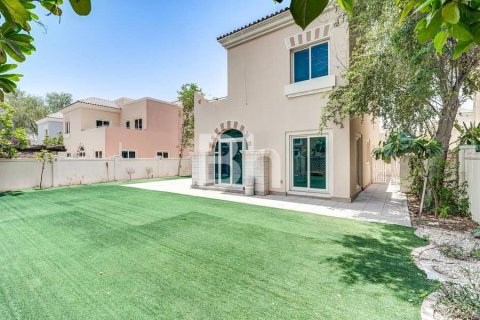 Villa in Dubai Sports City, Dubai 6 bedrooms, 298 sq.m. № 57172 - photo 21