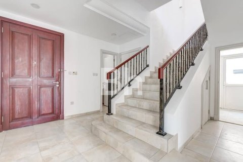 Villa in Dubai Sports City, Dubai 6 bedrooms, 298 sq.m. № 57172 - photo 14