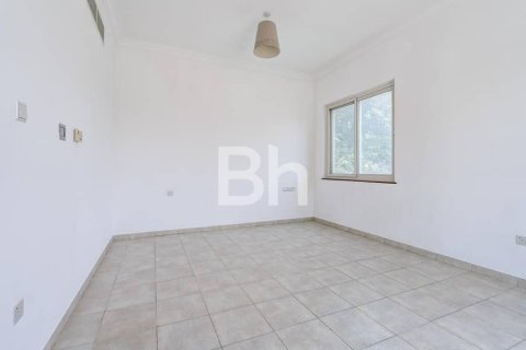 Villa in Dubai Sports City, Dubai 6 bedrooms, 298 sq.m. № 57172 - photo 13