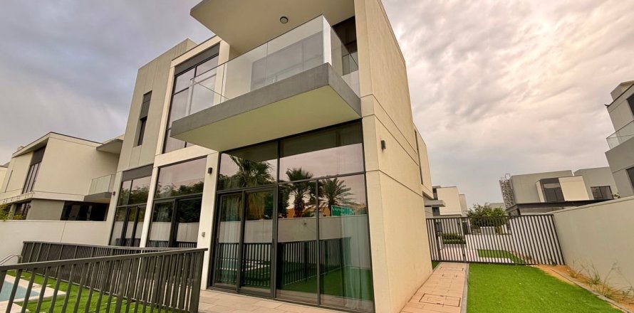 Вилла в Al Furjan, Дубай, 4 спальни, 521.9м², № 100093