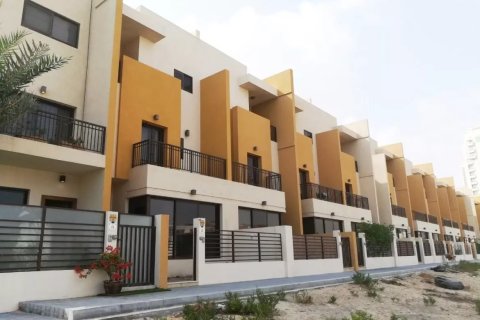 Townhouse in Jumeirah Village Circle, Dubai 4 bedrooms, 278 sq.m. № 92337 - photo 4