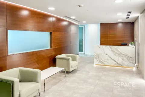 Oficina en Jumeirah Lake Towers, Dubai, 298 m², № 62282 - foto 1