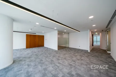 Снять в аренду офис в Джумейра Лейк Тауэрс, Дубай: 298м², № 62282 - фото 8