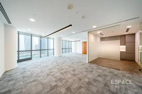 Снять в аренду офис в Джумейра Лейк Тауэрс, Дубай: 298м², № 62282 - фото 3