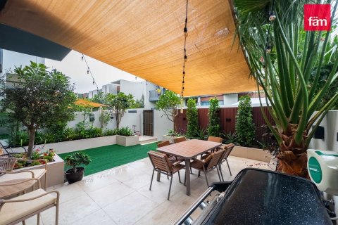 Townhouse in Dubai 3 bedrooms, 180 sq.m. № 133143 - photo 19