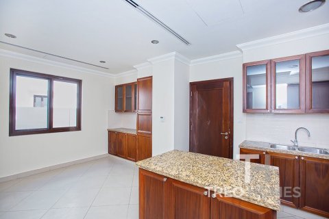 Villa in Arabian Ranches 2, Dubai 4 bedrooms, 404 sq.m. № 16340 - photo 11