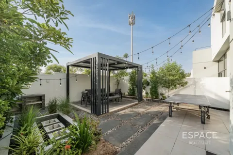 Adosado en Al Furjan, Dubai, 3 dormitorios, 244 m², № 122358