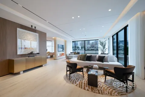 Villa in Palm Jumeirah, Dubai 5 bedrooms, 574 sq.m. № 122361 - photo 4
