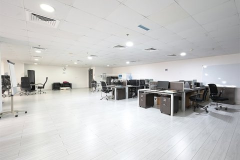 Office in Jumeirah Lake Towers, Dubai 193.9 sq.m. № 21007 - photo 2