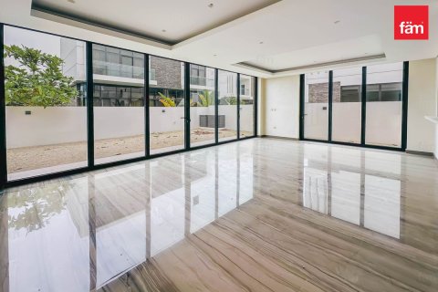 Villa en Dubai, 4 dormitorios, 350 m², № 22684 - foto 1