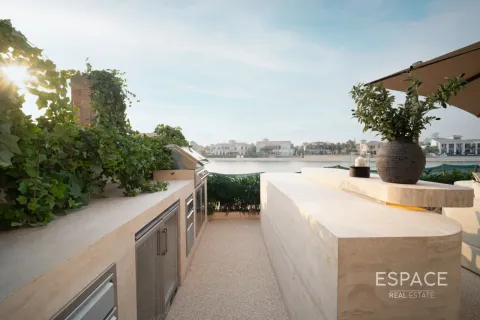 Villa in Palm Jumeirah, Dubai 5 bedrooms, 595 sq.m. № 122531 - photo 15