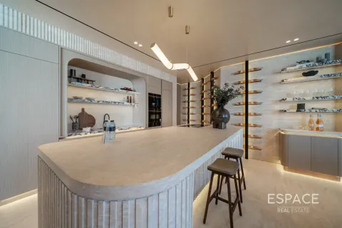 Villa in Palm Jumeirah, Dubai 5 bedrooms, 595 sq.m. № 122531 - photo 5