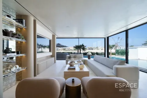 Villa in Palm Jumeirah, Dubai 5 bedrooms, 595 sq.m. № 122531 - photo 3