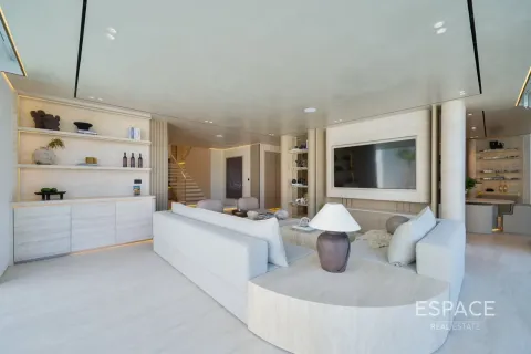 Villa in Palm Jumeirah, Dubai 5 bedrooms, 595 sq.m. № 122531 - photo 4