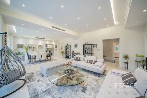 Villa à Jumeirah Village Triangle, Dubai, 5 chambres, 448 m², № 122536 - photo 2
