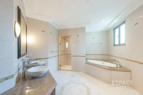 Villa in Palm Jumeirah, Dubai 4 bedrooms, 465 sq.m. № 122530 - photo 10