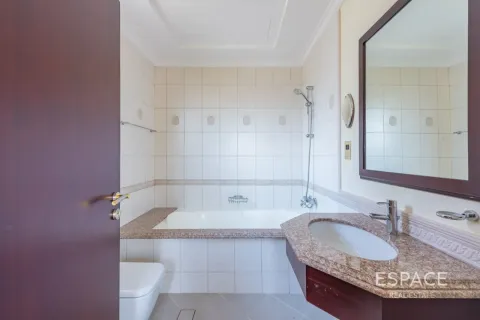 Villa in Palm Jumeirah, Dubai 4 bedrooms, 465 sq.m. № 122530 - photo 13