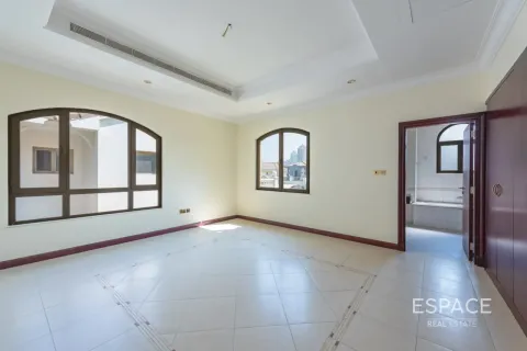 Villa in Palm Jumeirah, Dubai 4 bedrooms, 465 sq.m. № 122530 - photo 14