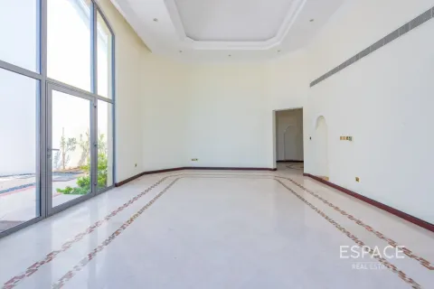 Villa in Palm Jumeirah, Dubai 4 bedrooms, 465 sq.m. № 122530 - photo 7