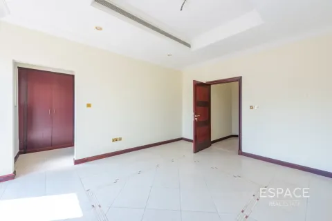 Villa in Palm Jumeirah, Dubai 4 bedrooms, 465 sq.m. № 122530 - photo 12