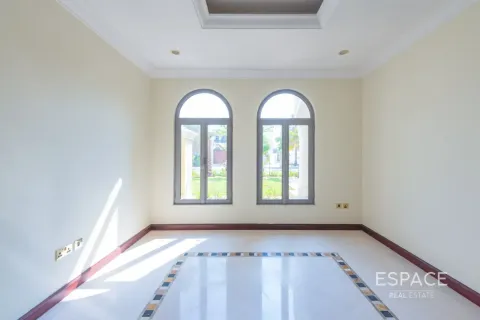 Villa in Palm Jumeirah, Dubai 4 bedrooms, 465 sq.m. № 122530 - photo 6
