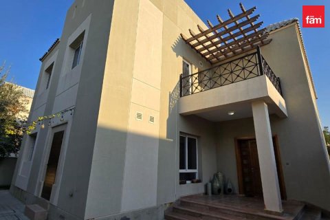Villa à Dubai, 5 chambres, 684.2 m², № 124290