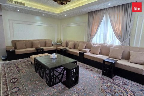 Villa in Dubai 5 bedrooms, 684.2 sq.m. № 124290 - photo 3
