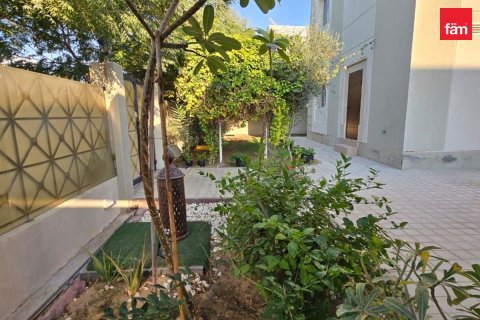 Villa in Dubai 5 bedrooms, 684.2 sq.m. № 124290 - photo 16