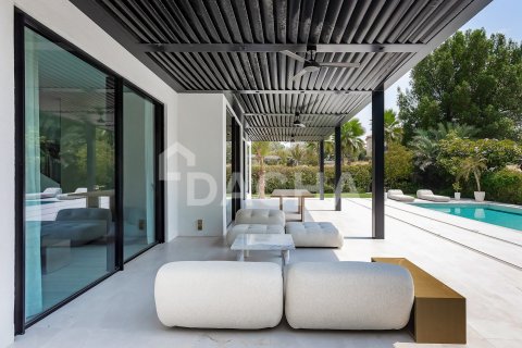 Villa in Jumeirah Islands, Dubai 5 bedrooms, 571 sq.m. № 135281 - photo 30