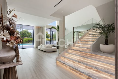 Villa in Jumeirah Islands, Dubai 5 bedrooms, 571 sq.m. № 135281 - photo 7