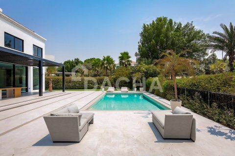 Villa in Jumeirah Islands, Dubai 5 bedrooms, 571 sq.m. № 135281 - photo 12
