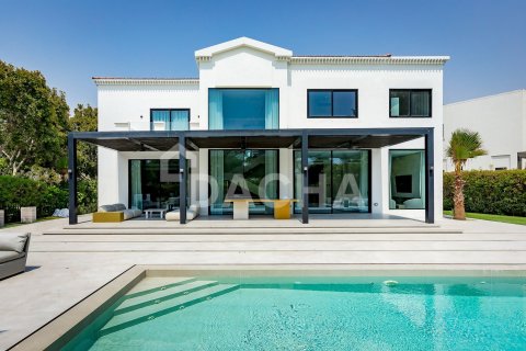 Villa in Jumeirah Islands, Dubai 5 bedrooms, 571 sq.m. № 135281 - photo 6