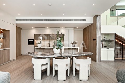 Villa in Jumeirah Islands, Dubai 5 bedrooms, 571 sq.m. № 135281 - photo 3