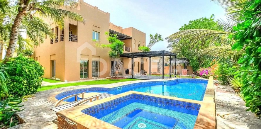 Вилла в Meadows, Дубай, 6 спален, 597м², № 105078