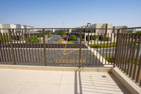 Снять в аренду виллу в EMAAR South, Dubai South (Dubai World Central), Дубай: 3 спальни, 130м², № 83792 - фото 24