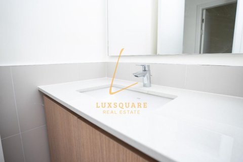 Снять в аренду виллу в EMAAR South, Dubai South (Dubai World Central), Дубай: 3 спальни, 130м², № 83792 - фото 21