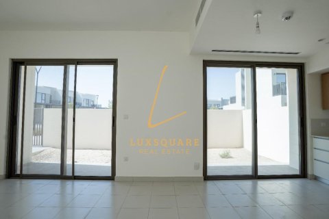 Снять в аренду виллу в EMAAR South, Dubai South (Dubai World Central), Дубай: 3 спальни, 130м², № 83792 - фото 4