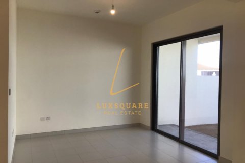 Снять в аренду виллу в EMAAR South, Dubai South (Dubai World Central), Дубай: 3 спальни, 130м², № 83792 - фото 15