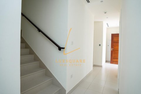 Снять в аренду виллу в EMAAR South, Dubai South (Dubai World Central), Дубай: 3 спальни, 130м², № 83792 - фото 6