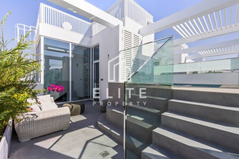 Villa in Al Barari, Dubai 4 bedrooms, 445 sq.m. № 121539 - photo 4