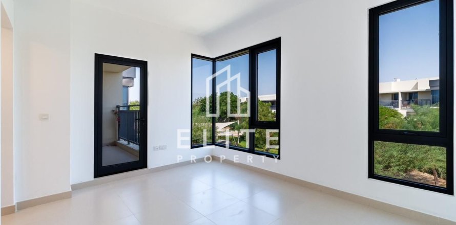 Villa en Dubai Hills Estate, Dubai, 4 dormitorios, 228 m², № 121542