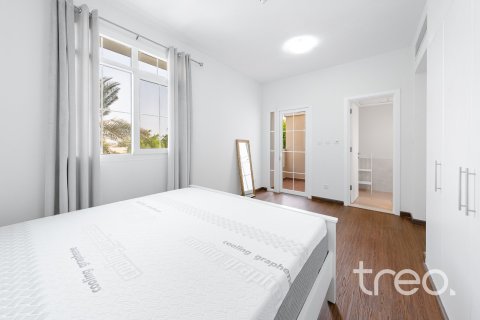 Снять в аренду виллу в Арабиан Ранчес, Дубай: 2 спальни, 165.46м², № 119983 - фото 4