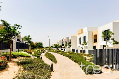 Townhouse in Arabian Ranches 3, Dubai 3 bedrooms, 205.69 sq.m. № 119979 - photo 2